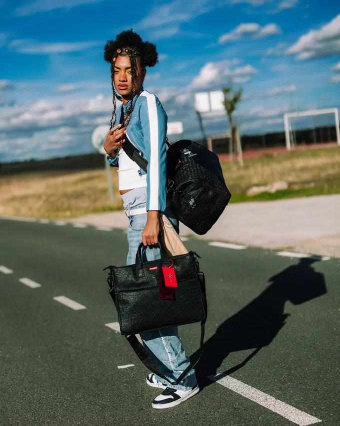 HYPERDIMENSIONAL TRAVEL BAG