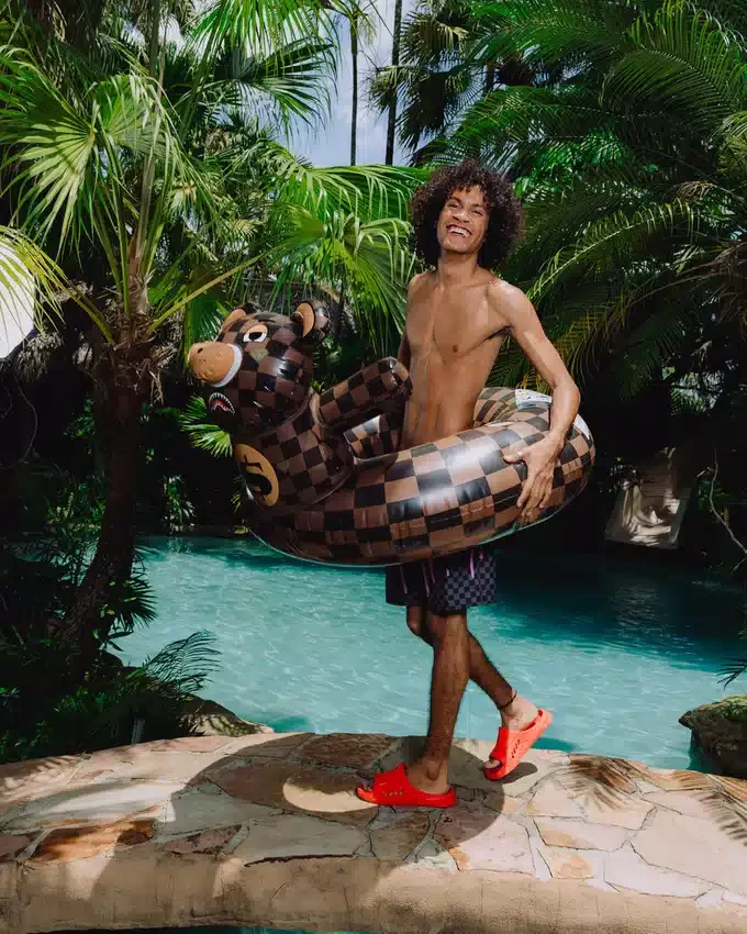 MONEYBEAR - POOL PARTY FLOATY
