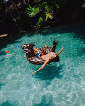 SHARK STASH – POOL PARTY FLOATY