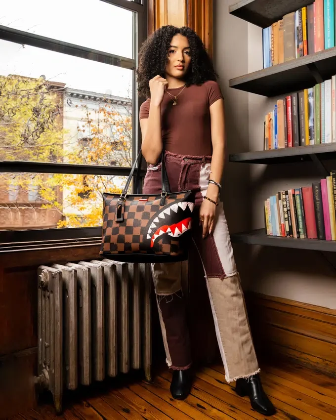 SHARKS IN PARIS VANQUISH TOTE