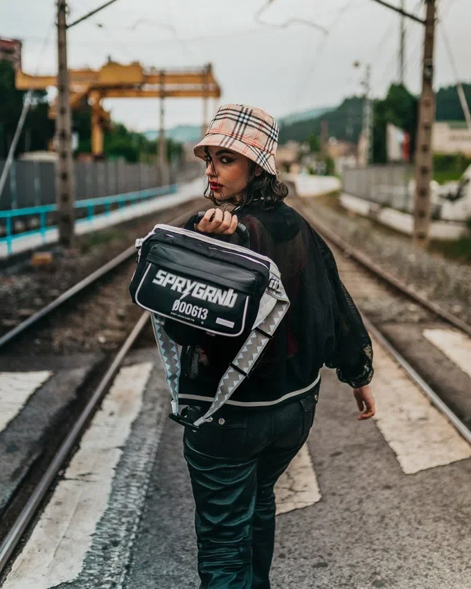 SWERVE CARGO CROSSBODY