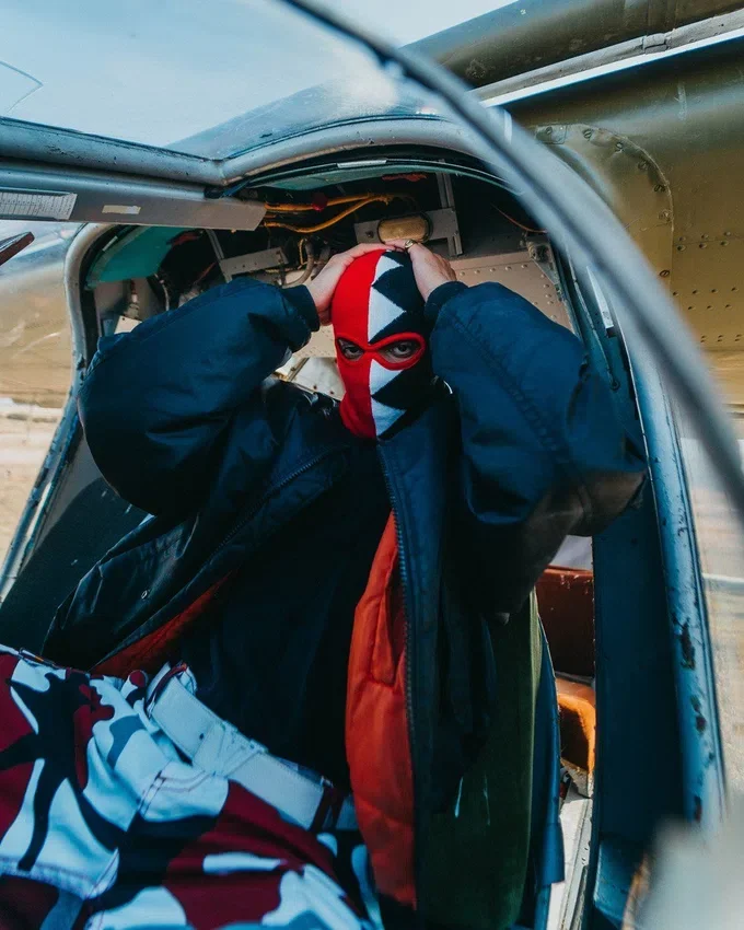 VERTICAL SHARK SKI MASK